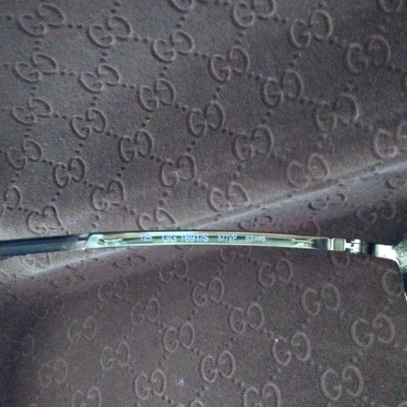 Authentic Gucci Sunglasses (GG 1691/S) and accessories - Picture 4 of 8